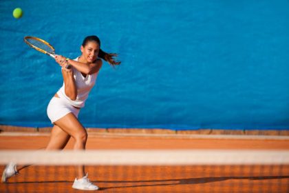 Construire un court de tennis à domicile devient un choix stratégique. En effet, la Construction Court de tennis augmente la valeur